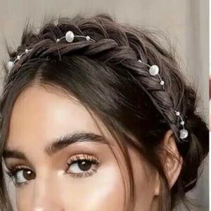 Elegant Hair Accessory with Pearl Embellishments - Black